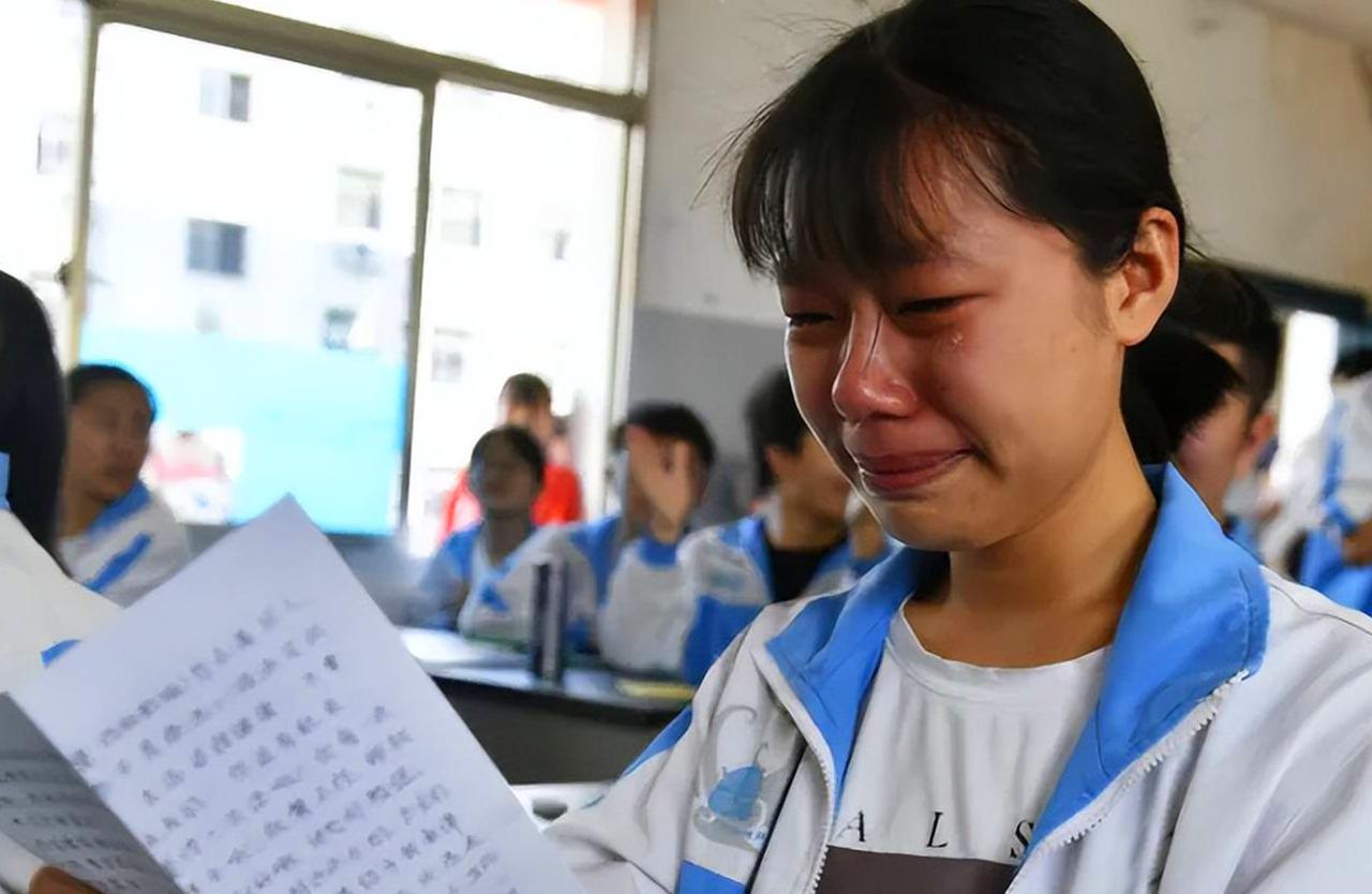 太难了！一学生篡改了同班同学高考志愿，导致原填报志愿无效！
事情是这样的。新疆某