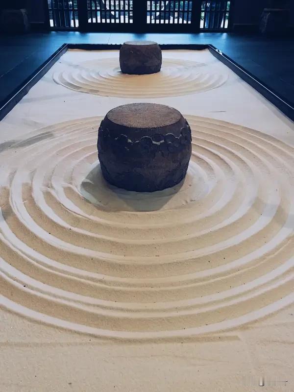 楼兰·静默禅

词牌解：楼兰沉寂，繁华落尽见真淳。此调淡泊，是谓痛而不言、笑而不
