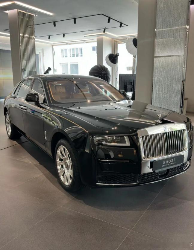 大劳非黑即白才是最有气场的！ ​​​