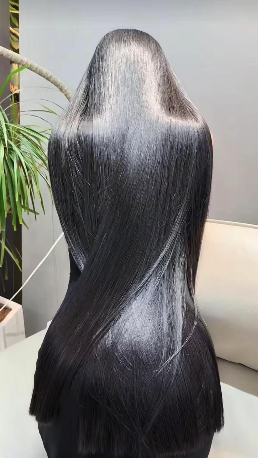有人说这是AI，有人说这是假发，也有人说这是真的头发，但是不管怎么说，这确实是我