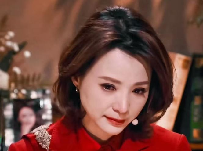 密春雷估计后悔死了，曾经百亿身家风光无限，万万没想到迎娶董卿之后，自己从神坛跌落