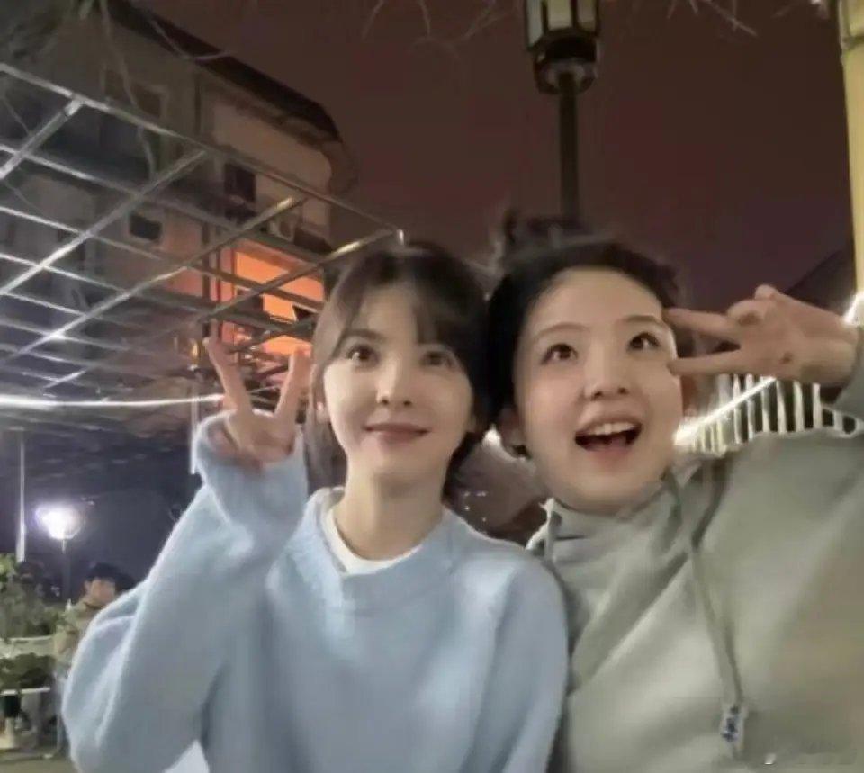 章若楠真的是中了基因彩票了和妹妹的差距好明显