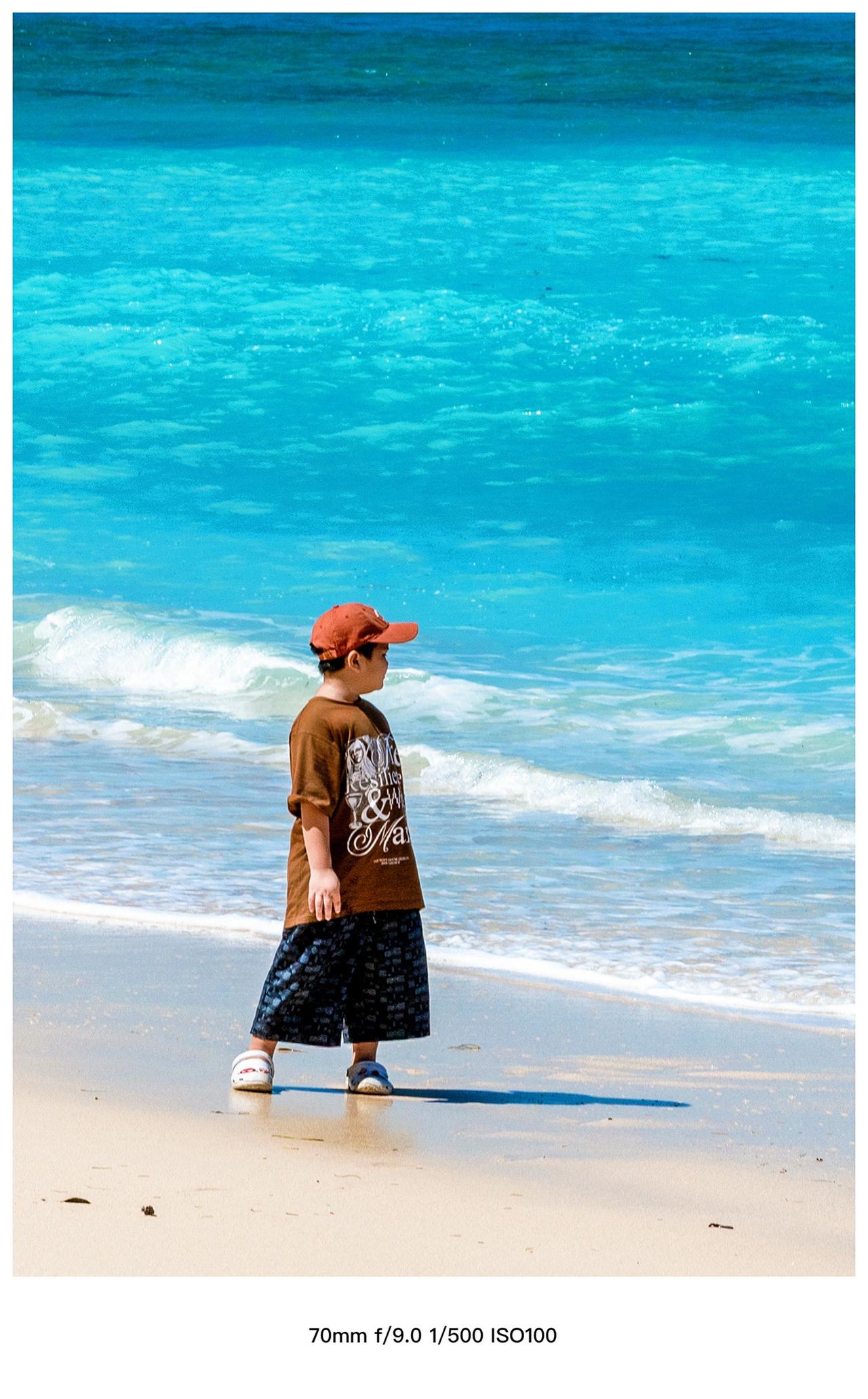 【海滩上的小男孩】我的摄影日记分享 海边随拍 旅行碎片 自由的味道 宝哥的摄影日