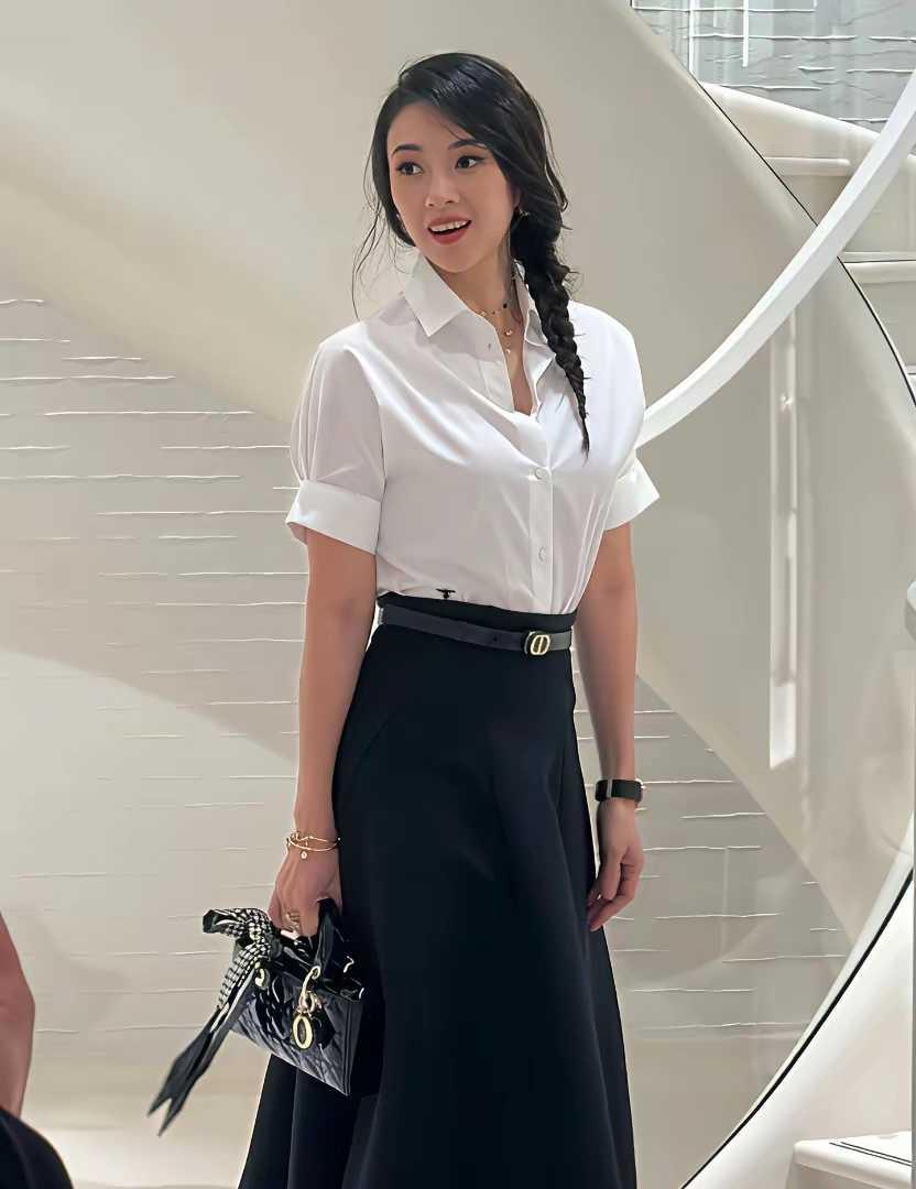 章子怡离婚后露腿比例抢镜，46岁麻花辫黑白穿搭看着像20岁
