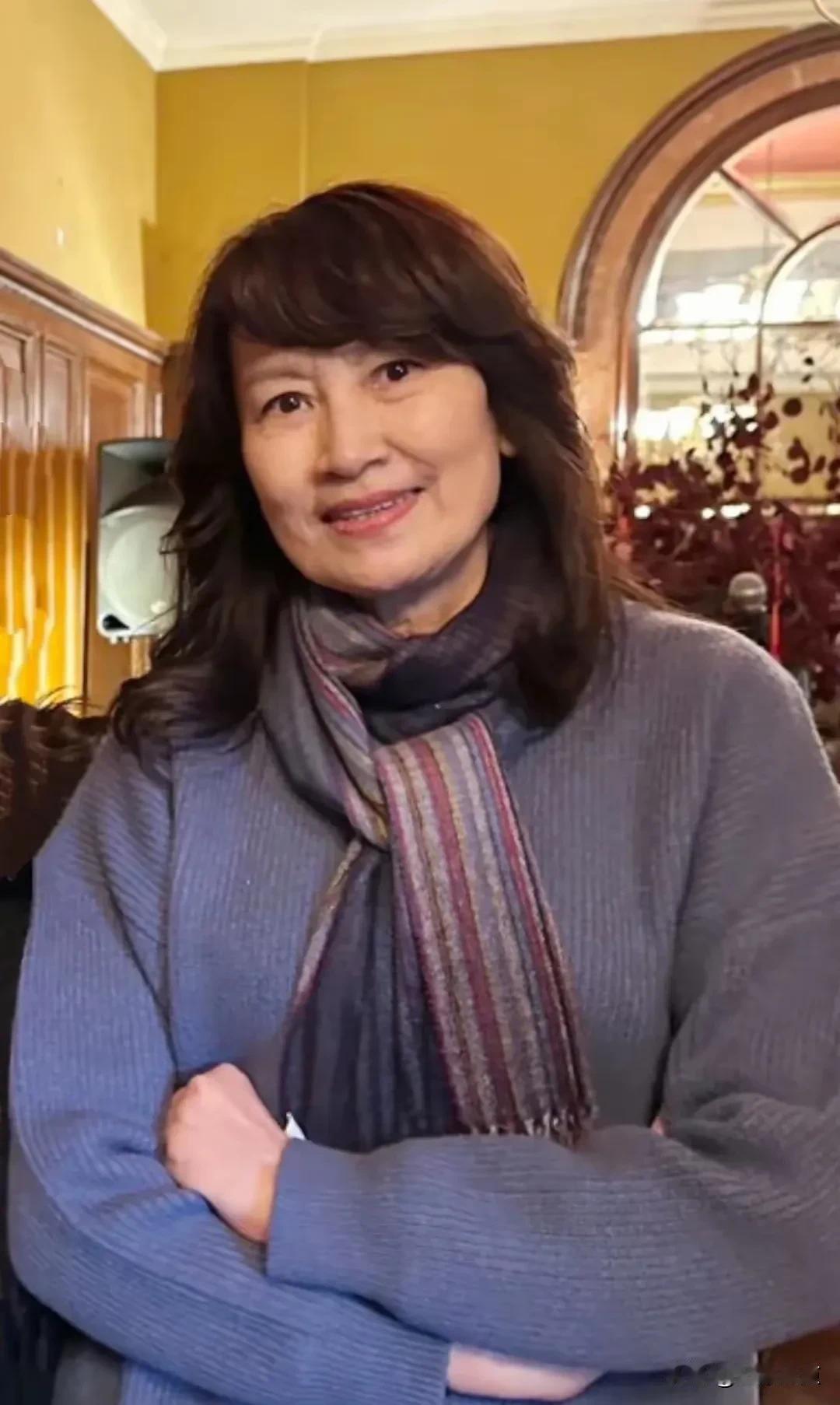 还记得当年上海电视台那位清纯甜美的