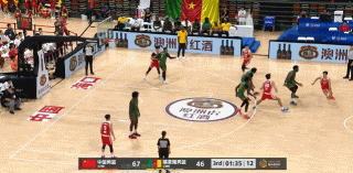 天呐，中国男篮偰李永炜在今天进行的中国男篮和喀麦隆第三节比赛中，上演了一出冲击力