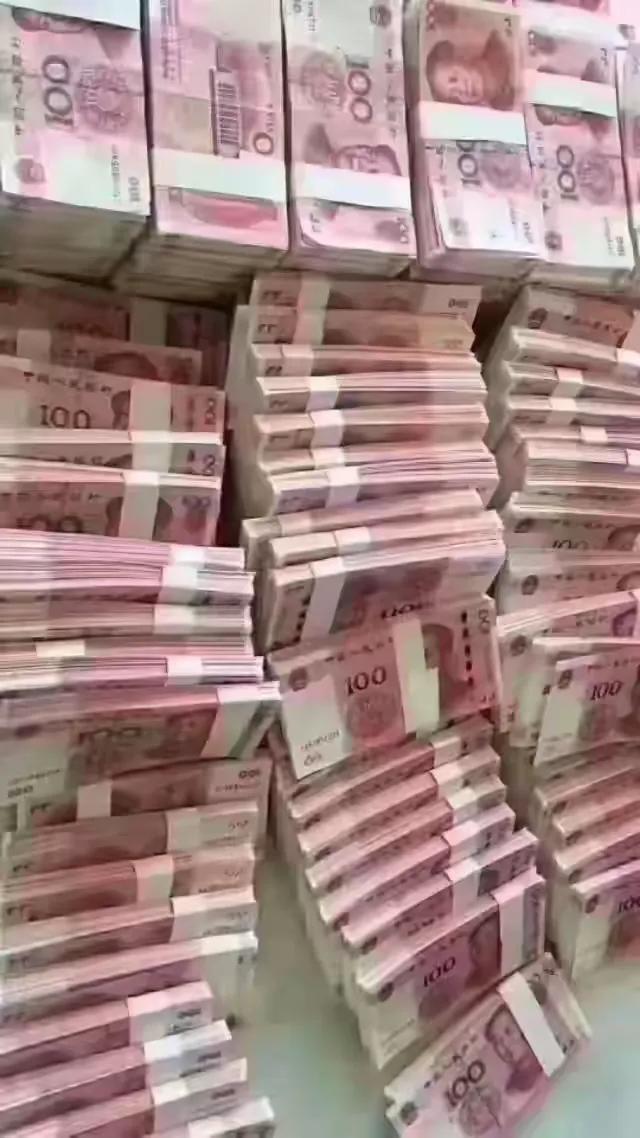愿你的钱包像魔法袋一样，永远装满惊喜，财富之门为你大开，金银财宝如繁星点点，照亮