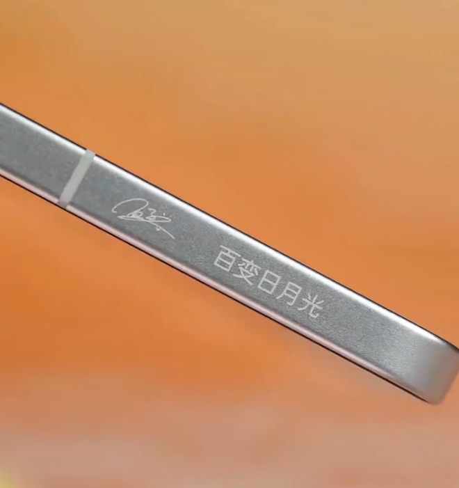 OPPO Reno14日月光配色可以定制孟子义签名镌刻版 ​​​