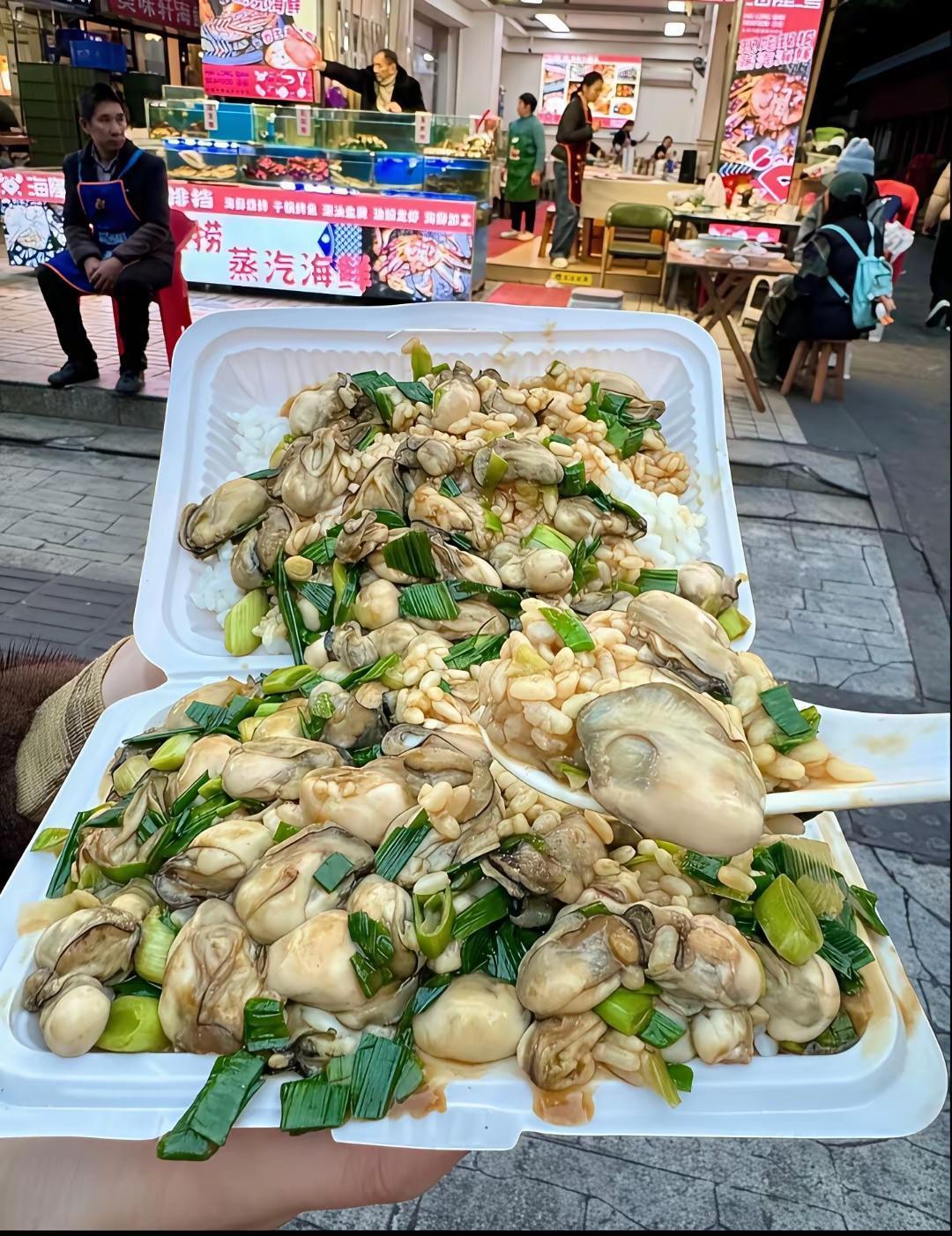 晒图笔记大赛就这份海鲜饭，在路边的大排档那里，商家要卖40元一份，你觉得这份饭价