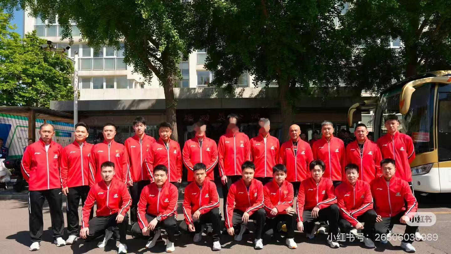 国乒男团已连续11届世乒赛夺冠国乒男女队拍摄出征合影有人说“无敌最寂寞”？中国男