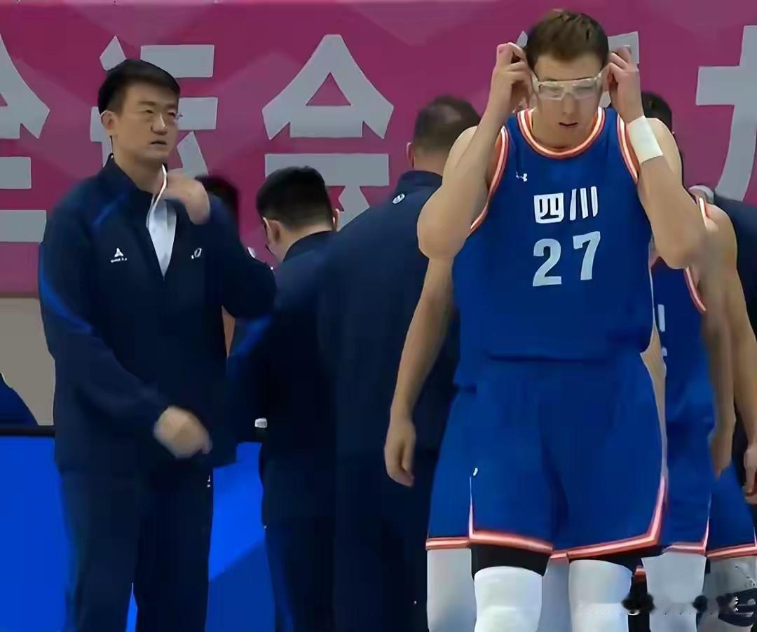 太恐怖！周琦24+18大秋25+6，四川狂胜湖北63分

全运会四川队124-6