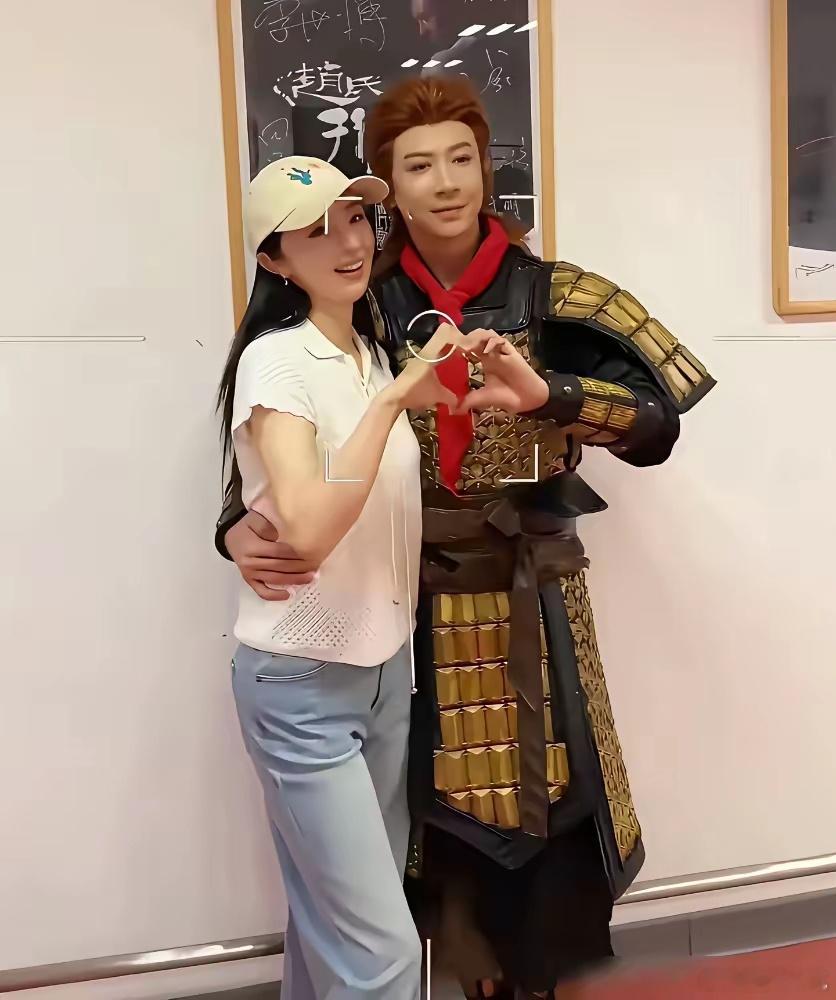 当初觉得董璇嫁给张维伊一点也不靠谱。总觉得张维伊情绪不稳定，爱发脾气，情商低不成