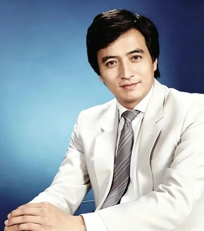 港剧《大侠霍元甲》中大反派龙海生的扮演者香港演员黎汉持，祖籍山东烟台，身高182