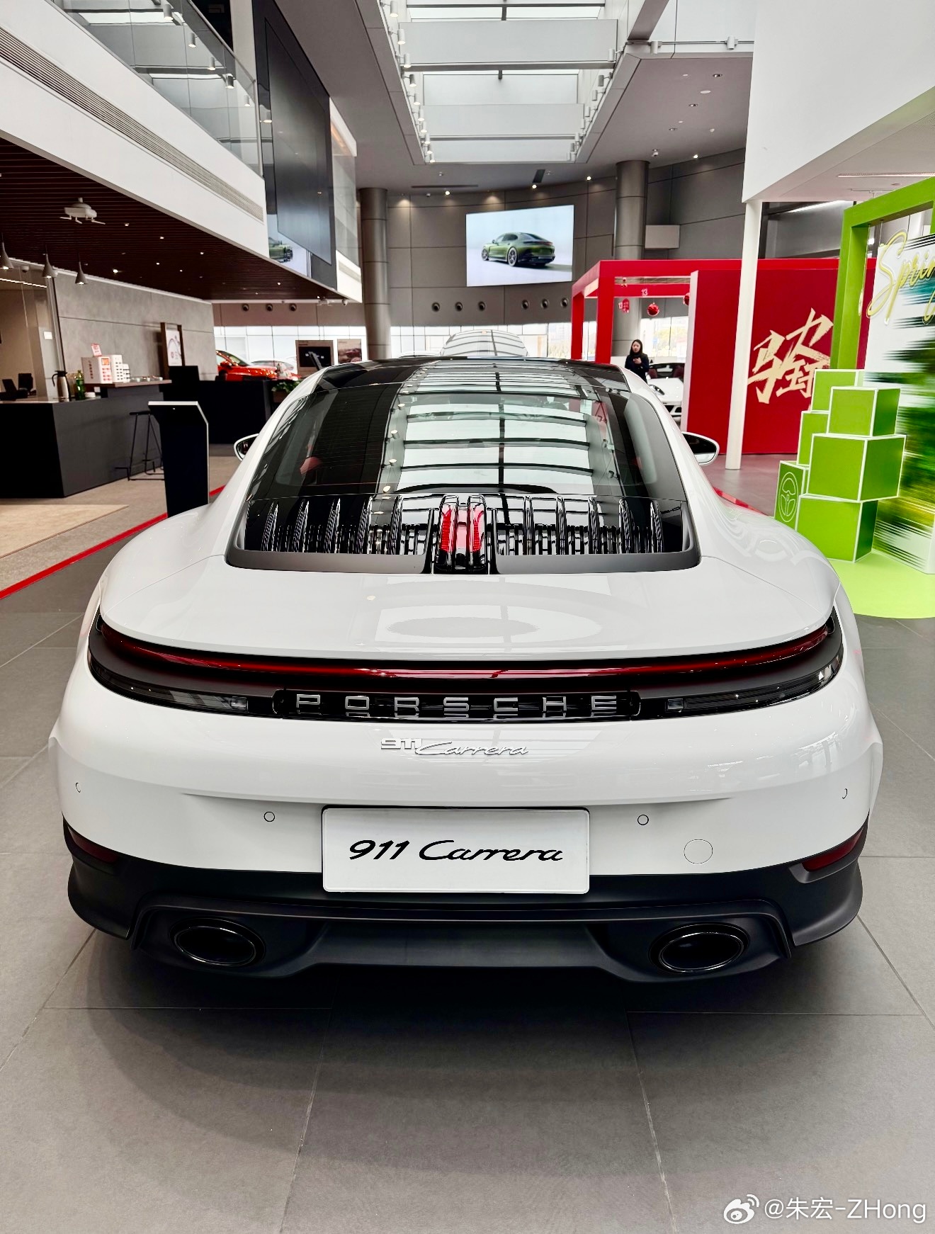 保时捷911 白红  1,565,402+25000保险落地这应该是目前现车最便