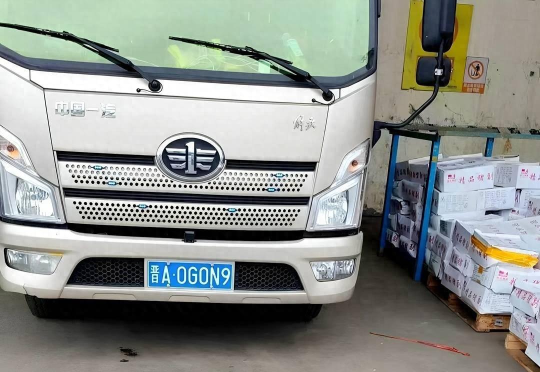 冷冻猪脚的离奇漂流记，谁该背锅
高先生是卖猪脚的，10月29号，他说要发货，去佛