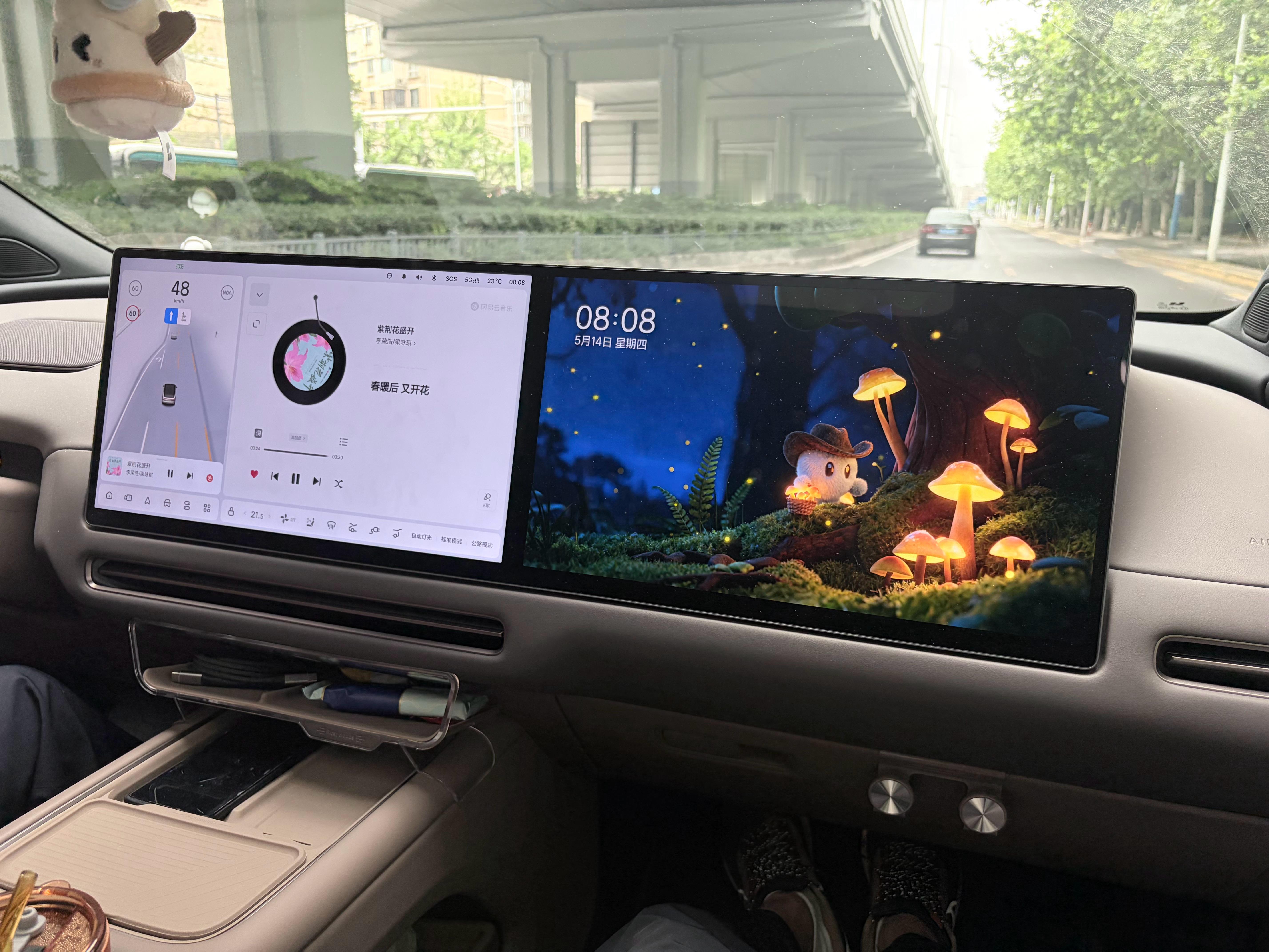 我们家领导开车就两个极端。刚开始不太会开的时候，慢的要死；开多了开顺了之后，一个