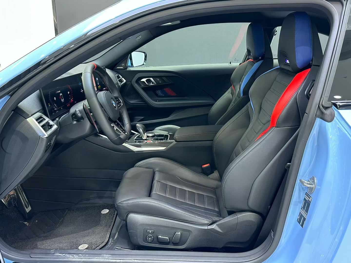 我有一位车商朋友买了一台m2，是25年10月份上牌的。目前只跑了不到1000公里