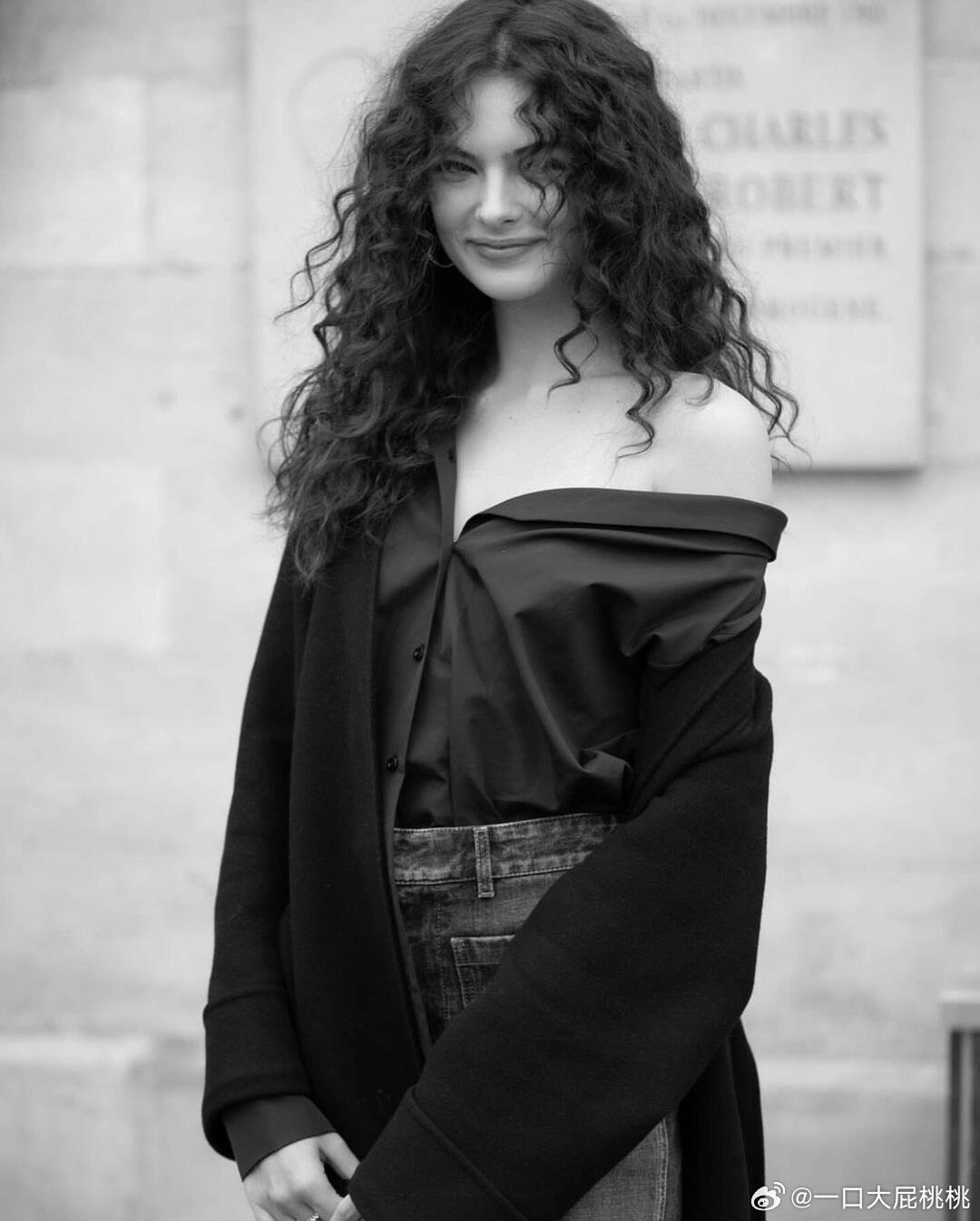 Deva Cassel把迪奥穿的太美了，最美星二代气质也很独特！ 