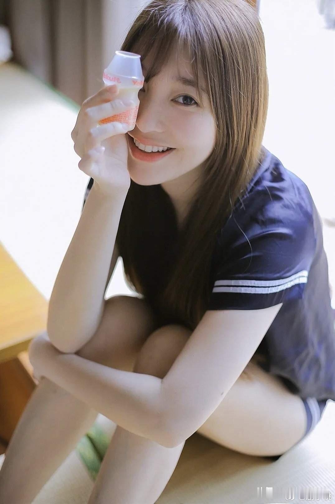 1.古力娜扎是真的颜霸，很少打啵啵，纯靠平时几个小时的保来维持颜值状态，其他女星