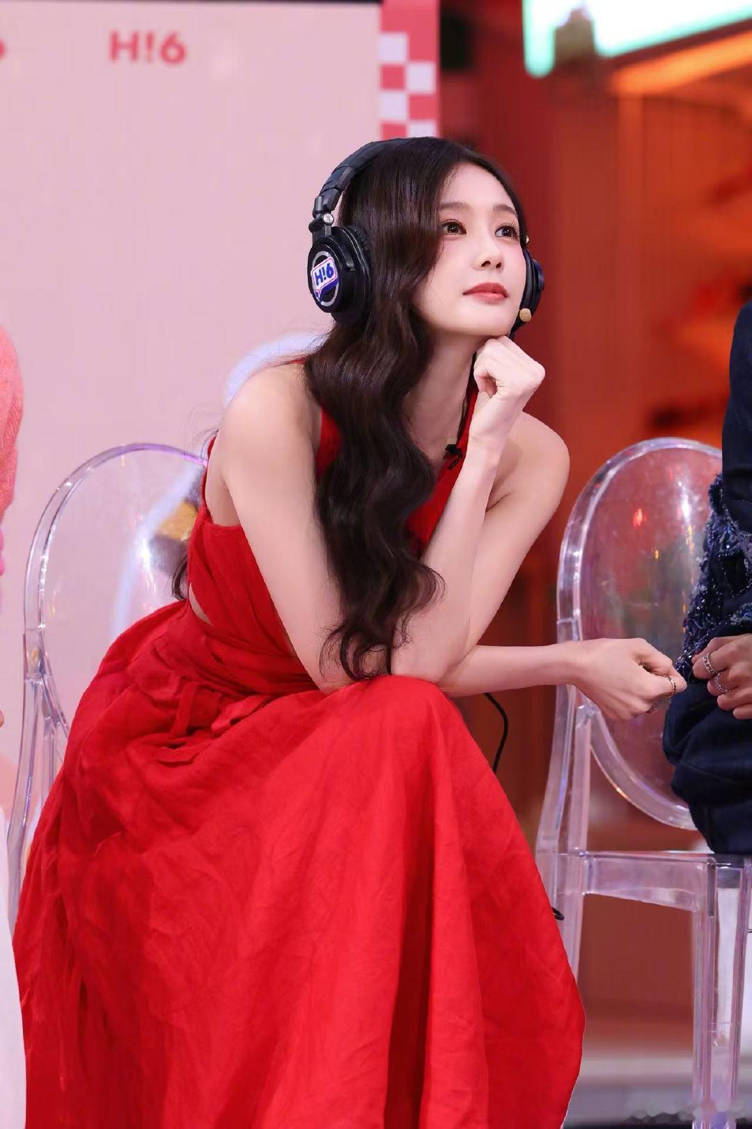 李一桐hi6剧照李一桐新的一年所有好运都放马过来吧期待李一桐今晚你好星期六李一桐