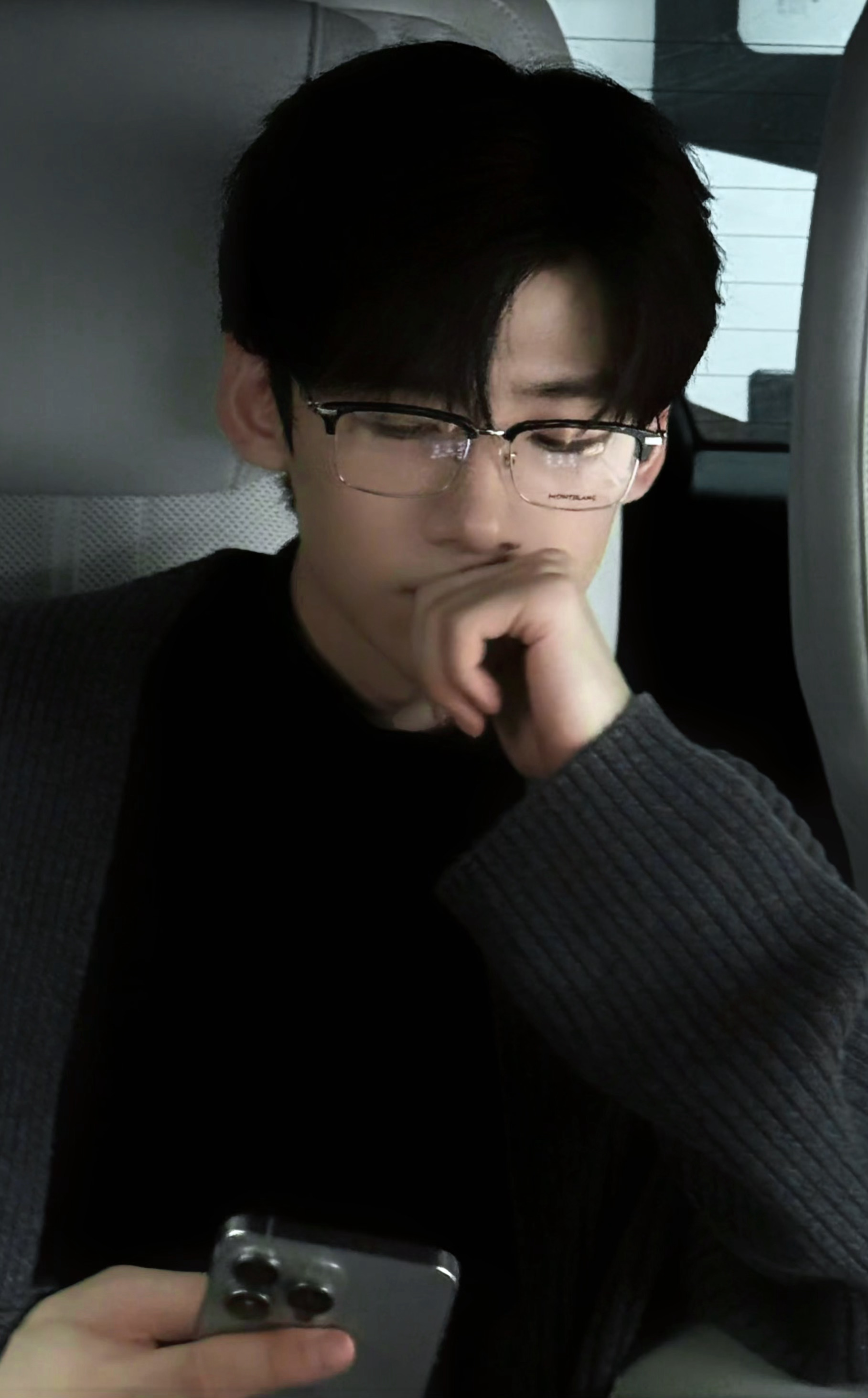 卧槽！！！！白敬亭这个造型不考虑拍个视频吗！！！ ​​​