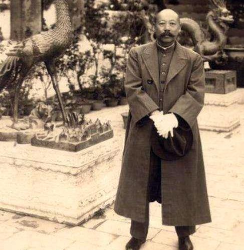 1937年，曹家少爷一枪打在袁世凯女儿的右臂上，曹锟拿三千大洋来摆平，袁家没接，