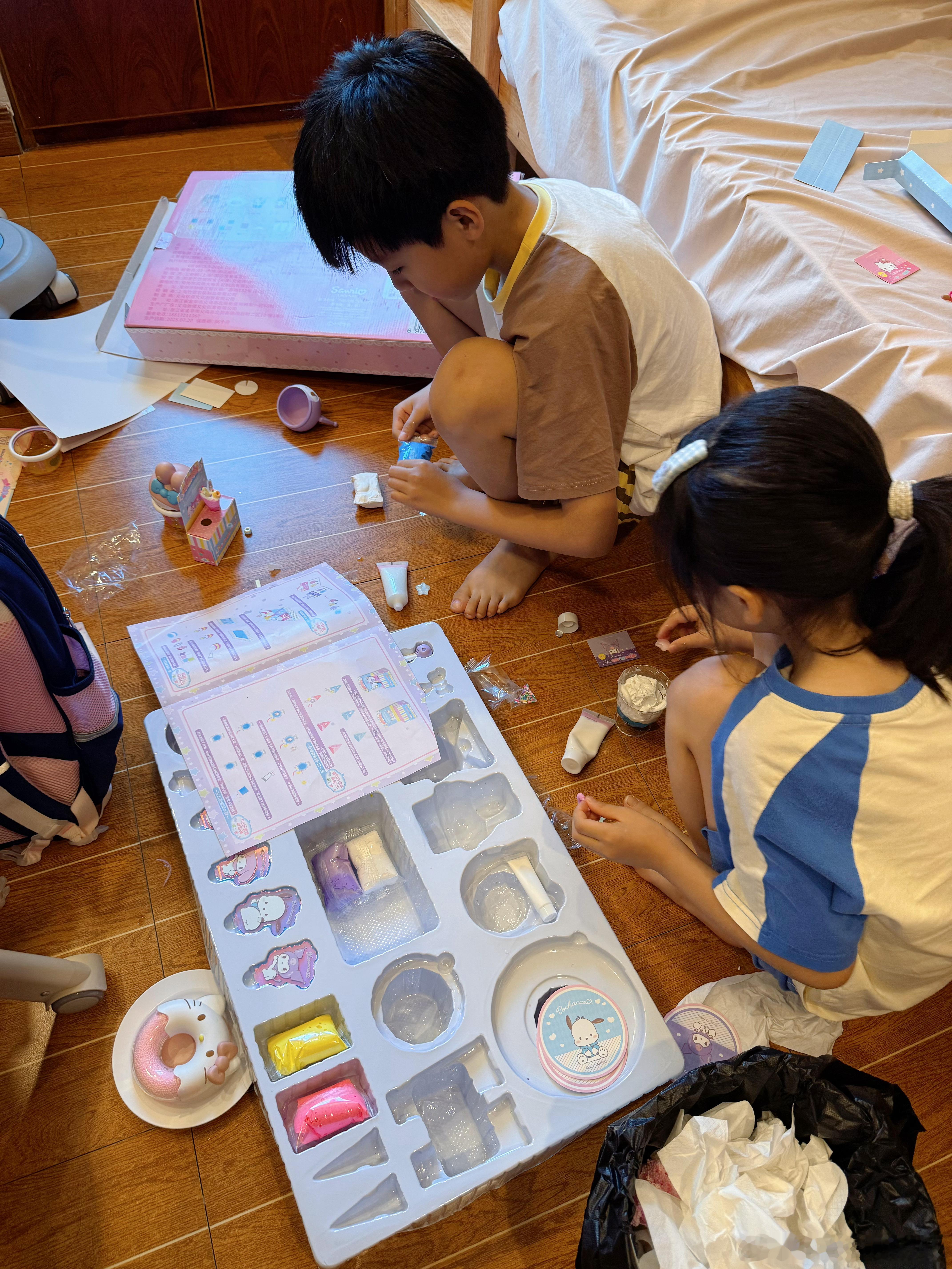 有进步了！现在兄妹俩玩这种玩具的时候自己知道进卧室锁好门再开玩了！我的日常plo