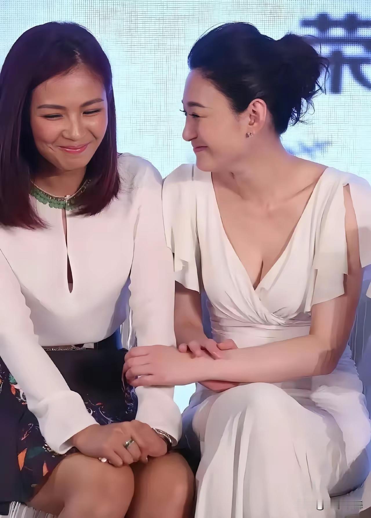 天啊！原来内娱居然有这样的绝色美女，估计左边的大美女看了都不得不服。