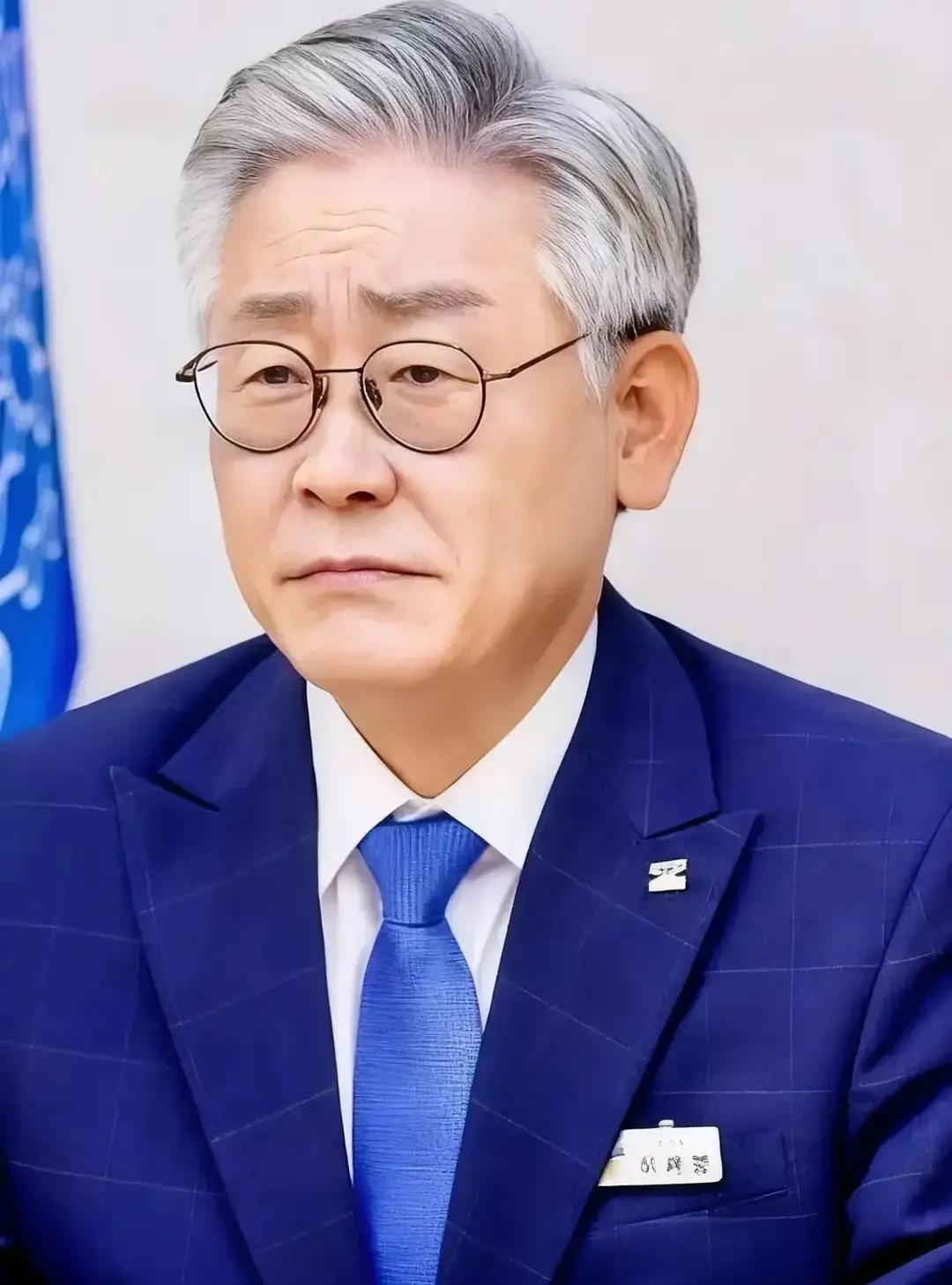 就在刚刚
 
韩国政界领袖李在明在G20回程航班上突然宣布了对朝鲜的最新立场与判