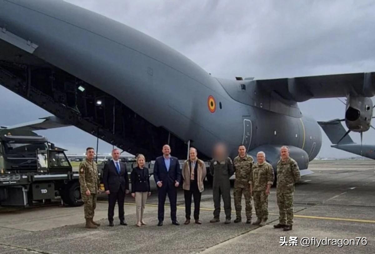 🇧🇪🇨🇦🇺🇦比利时已向乌克兰交付加拿大防空系统

比利时国防大臣弗兰