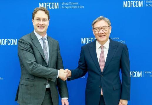 欧洲答应中国了
4月23日，这一天格外热闹，欧洲汽车工业协会主席、奔驰集团董事长