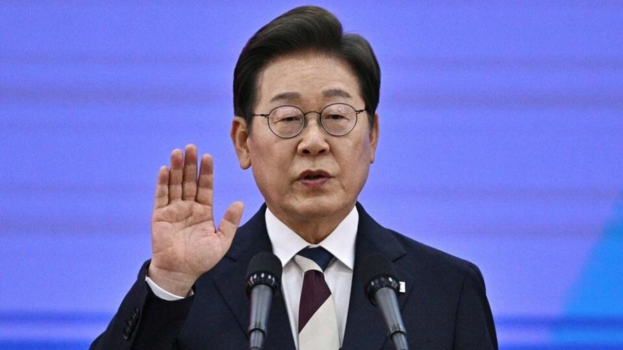 当上总统近3个月后，李在明终于对韩军动手，一次撤职7名上将，尹锡悦提拔的人一个不
