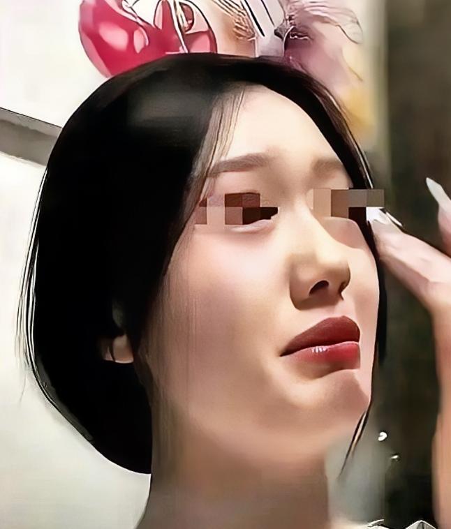 一杯姜茶泼在桌上，

七年恋爱散了，

没人动手却像打了一场仗。

这事真发生了