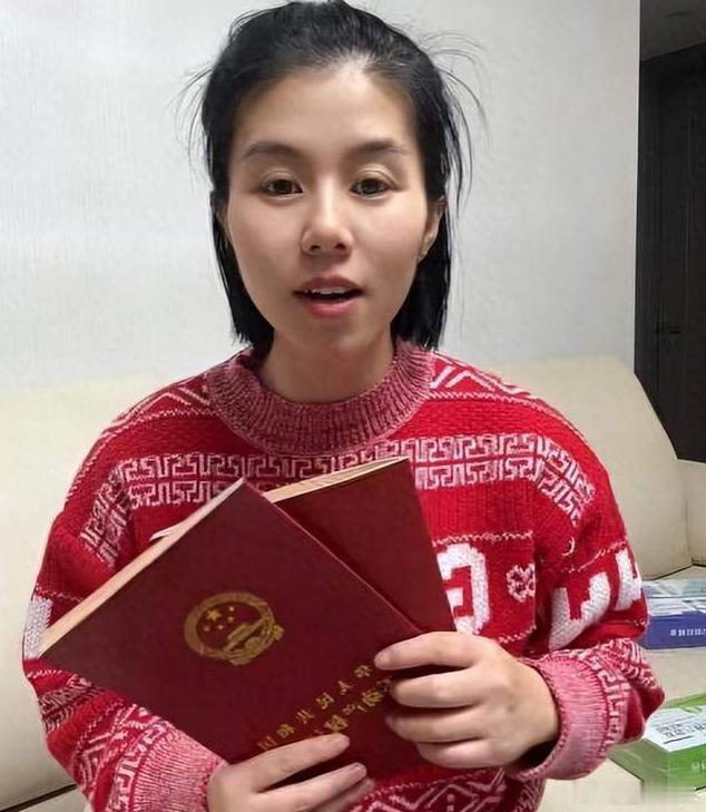 [伤心]童年缺失的东西，会成为人一辈子的追寻。最近，34岁单亲妈妈霍婉君寻母的事