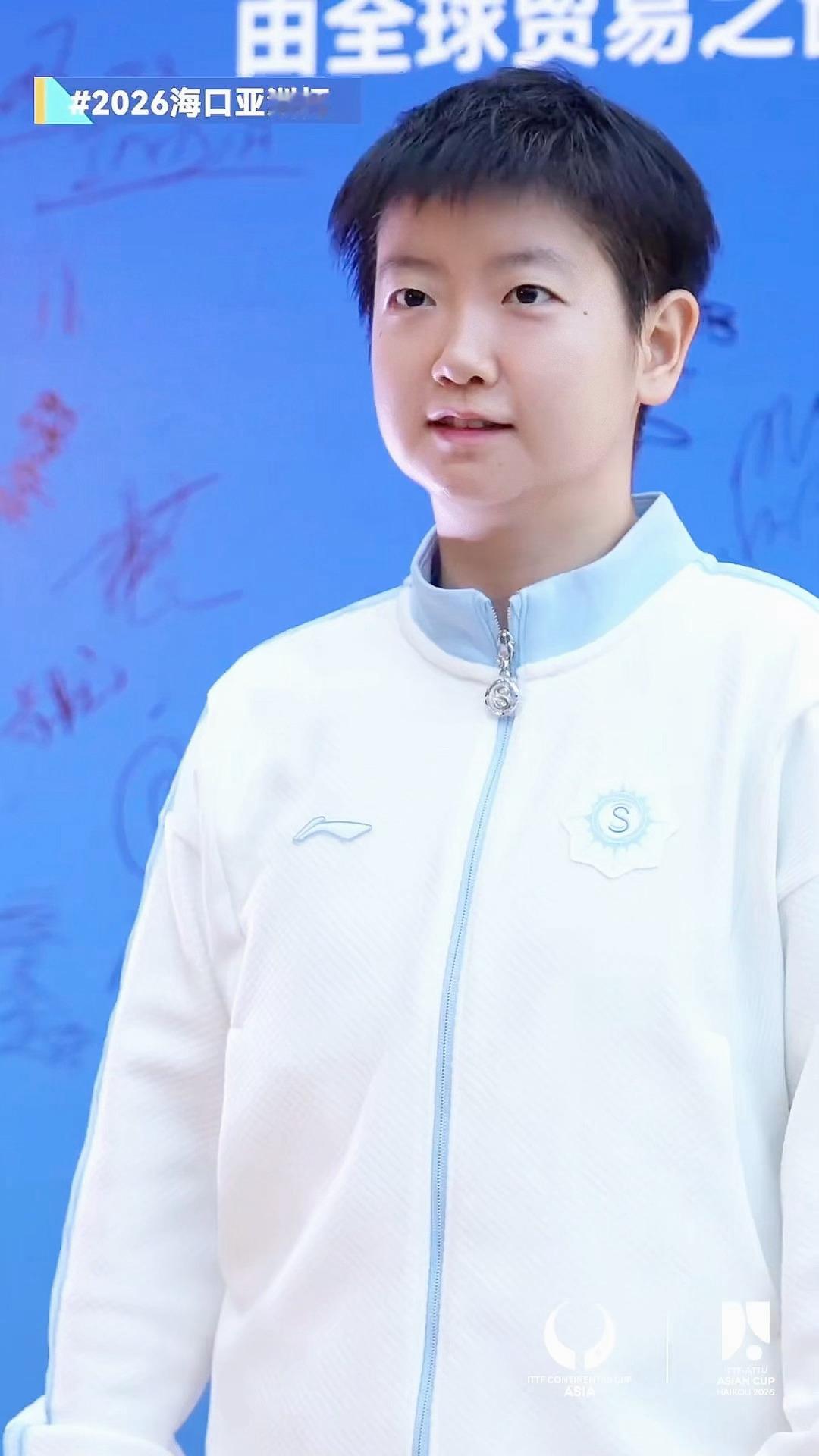 好清纯的一幕～风轻轻 