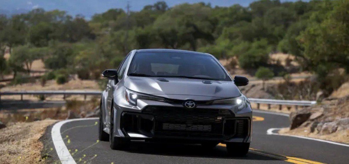 【下一代丰田GR卡罗拉或取消三缸发动机 搭全新2.0T四缸发动机】近日，据媒体报