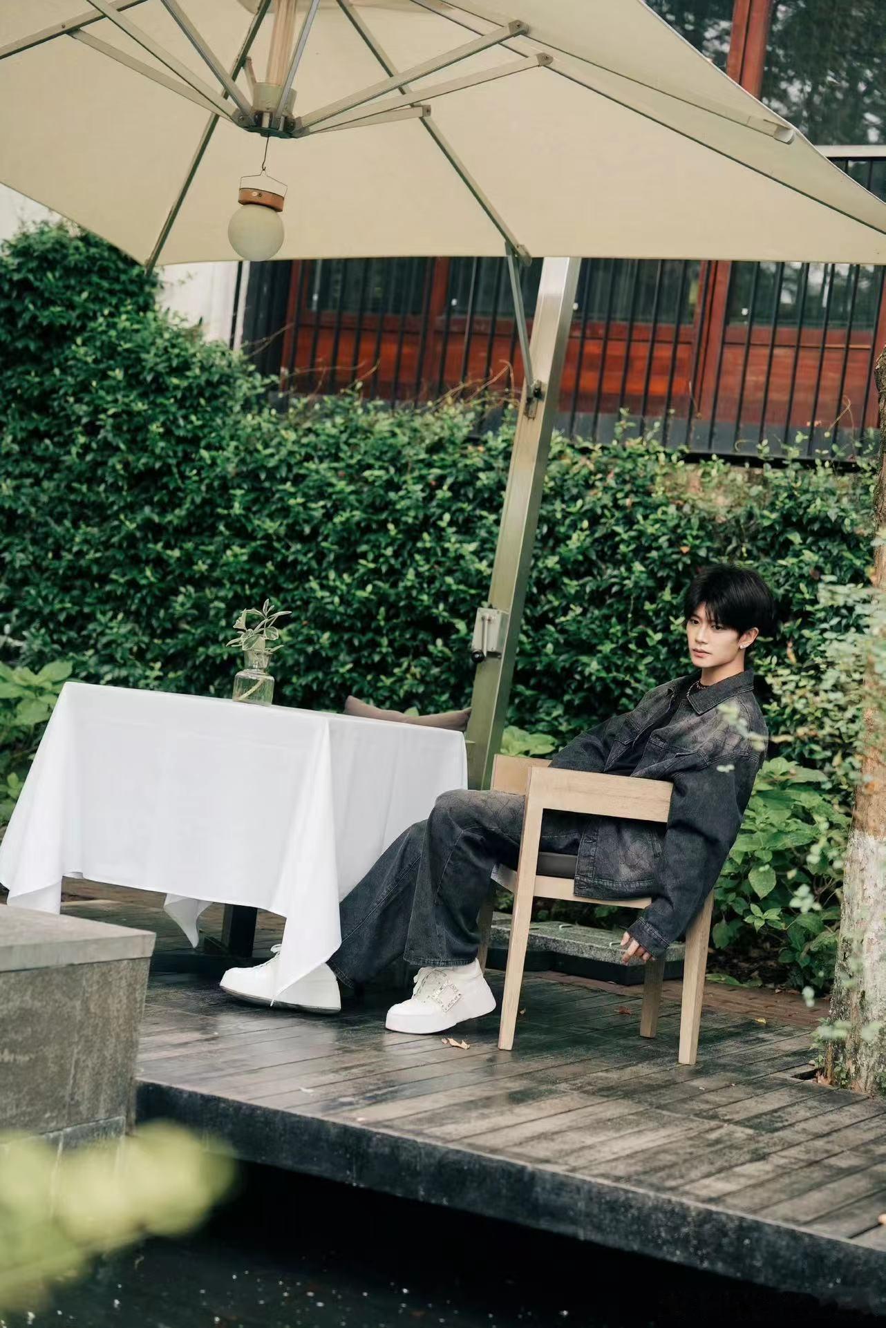 #任嘉伦水洗牛仔套装##任嘉伦牛仔套装#任嘉伦水洗牛仔套装，这身好好看，爱了 ​
