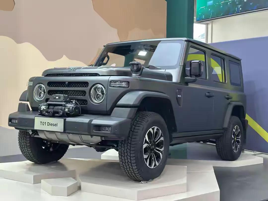212 T01柴油版在2025成都车展首发并开启国内预售，价格为16.99万元，