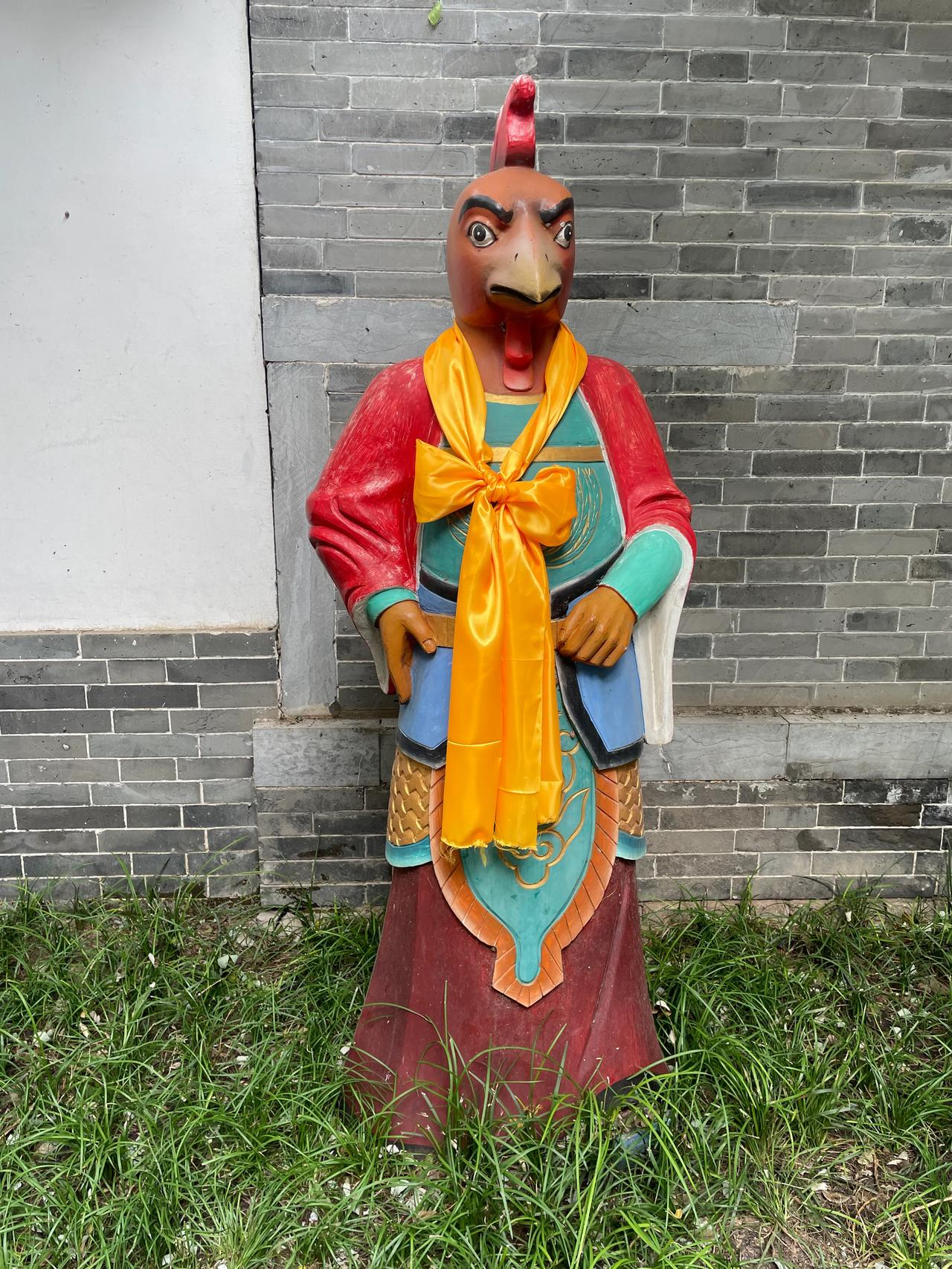 应该给牛牛穿红色衣服，放到证券营业厅门口，那就太应景了，估计去那开户的新股民都会