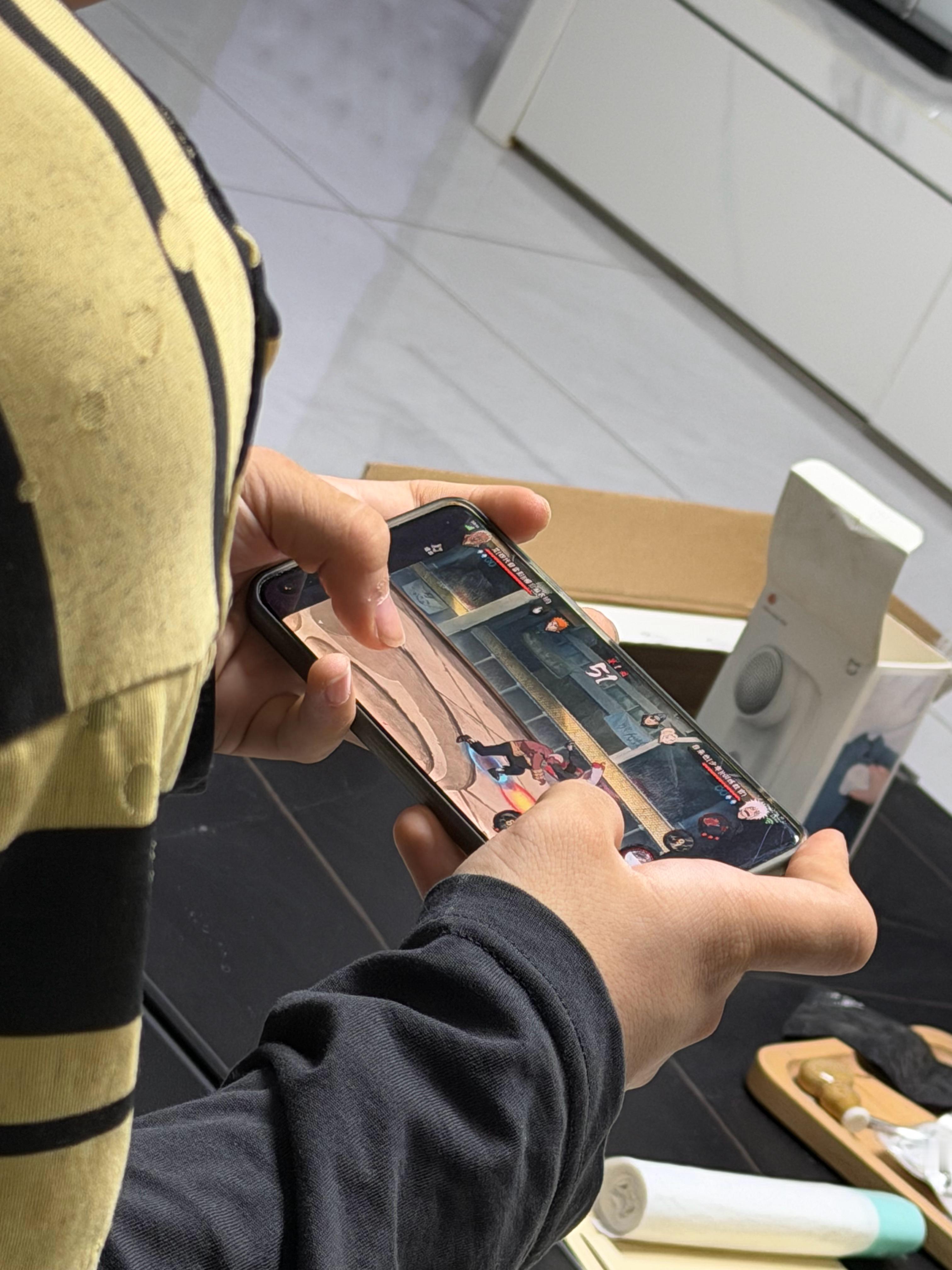 我侄子这是玩的什么游戏。一顿操作，看起来很厉害的样子。 