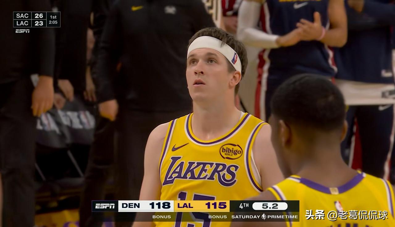 湖人三当家里弗斯的大合同真是彻底的稳了！在今天湖人主场以127：125力克掘金的