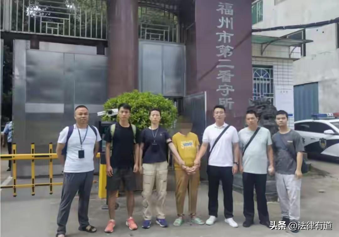 身中16刀身亡，前妻逃亡26年当上妇女主任！检方二审建议改判无期：她喂了毒鼠强…