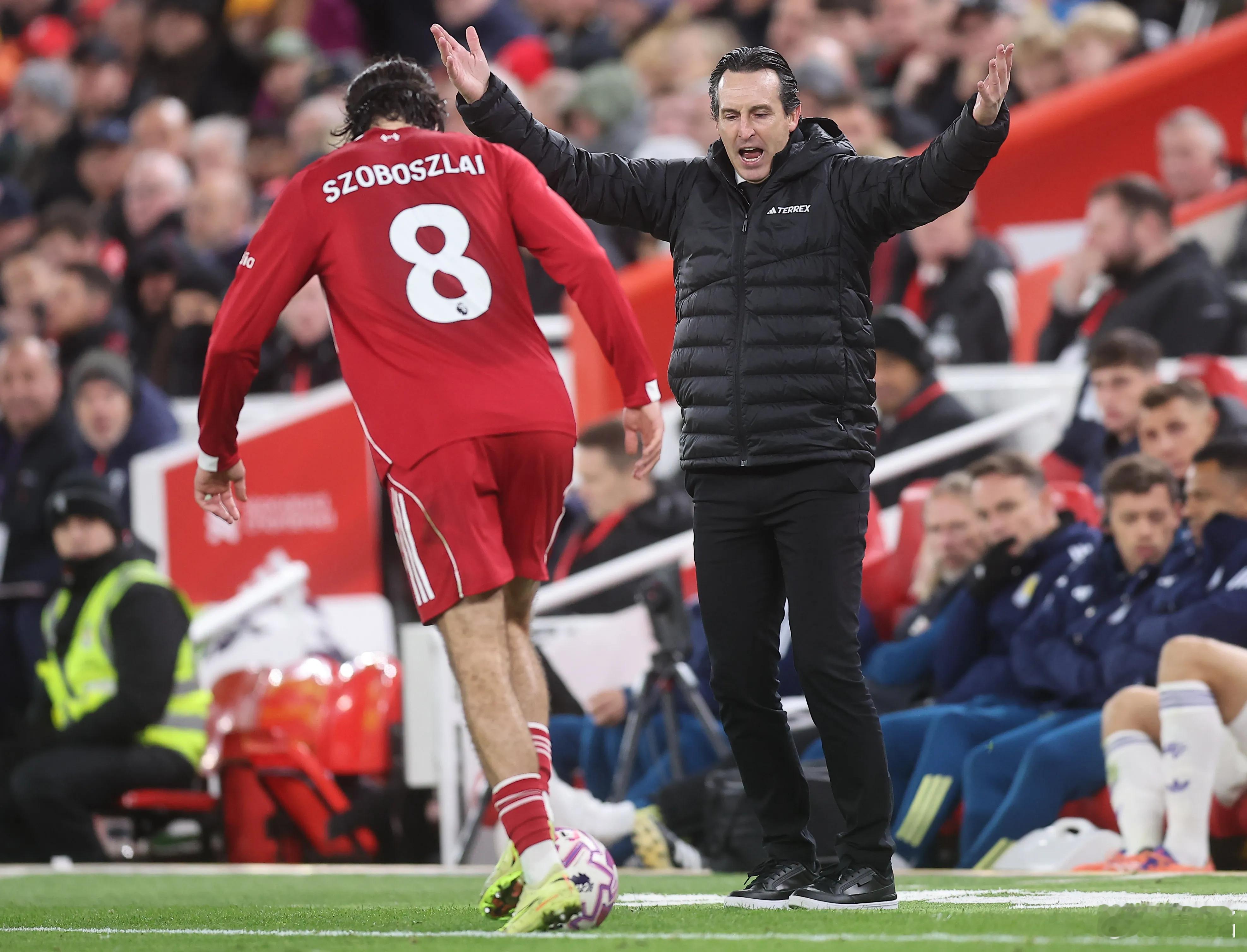 阿斯顿维拉 埃梅里可能会觉得，自己的球队不用长传，不用斯洛特看不起的开大脚战术，