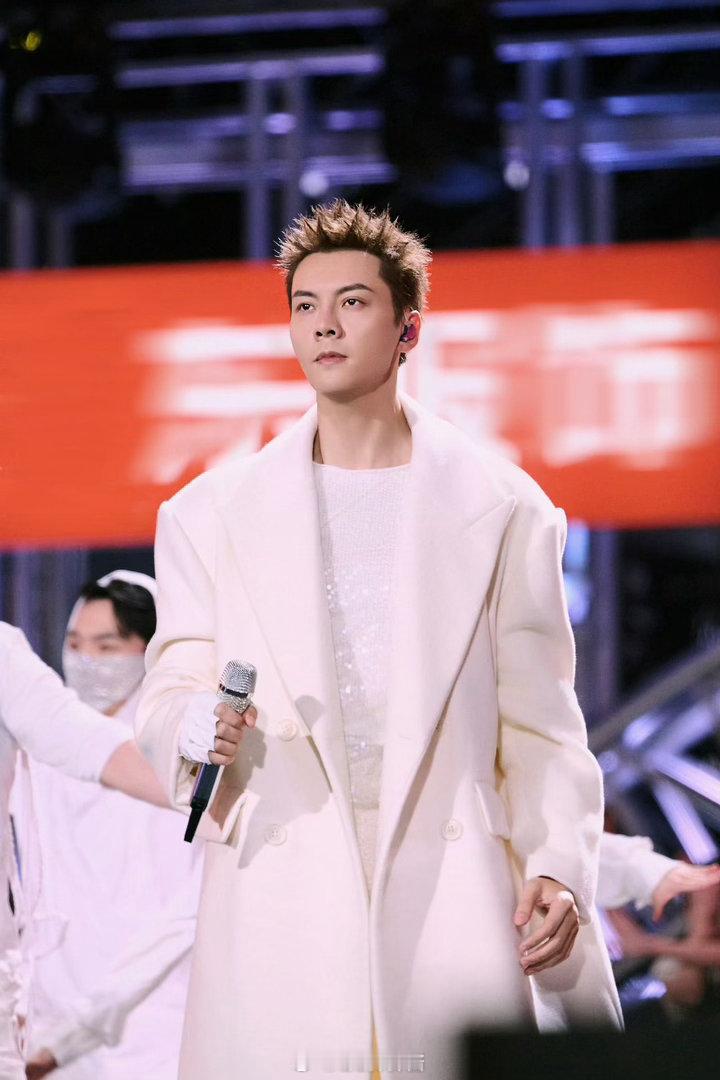 陈伟霆两次机会都是因为足够努力陈伟霆为了被看见努力了很多年哪有什么天生好运，他的