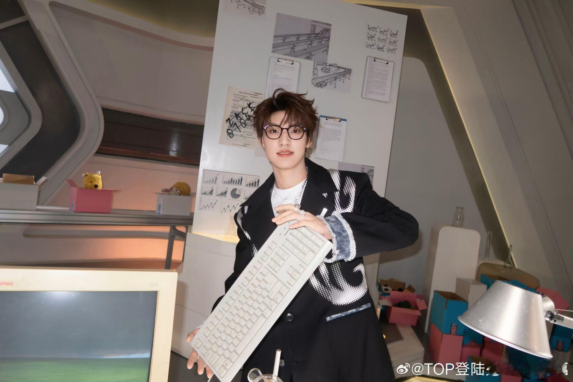 在张泽禹身上看到了养成系的意义 从被舞蹈老师训斥到无法分到part，再到被淘汰出