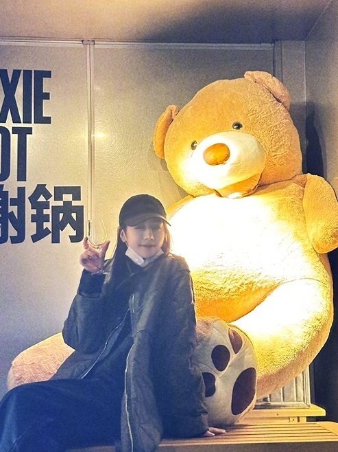 迪丽热巴扫货十分钟买了十几件迪丽热巴钰珑 私底下是一个很萌的小妹子 