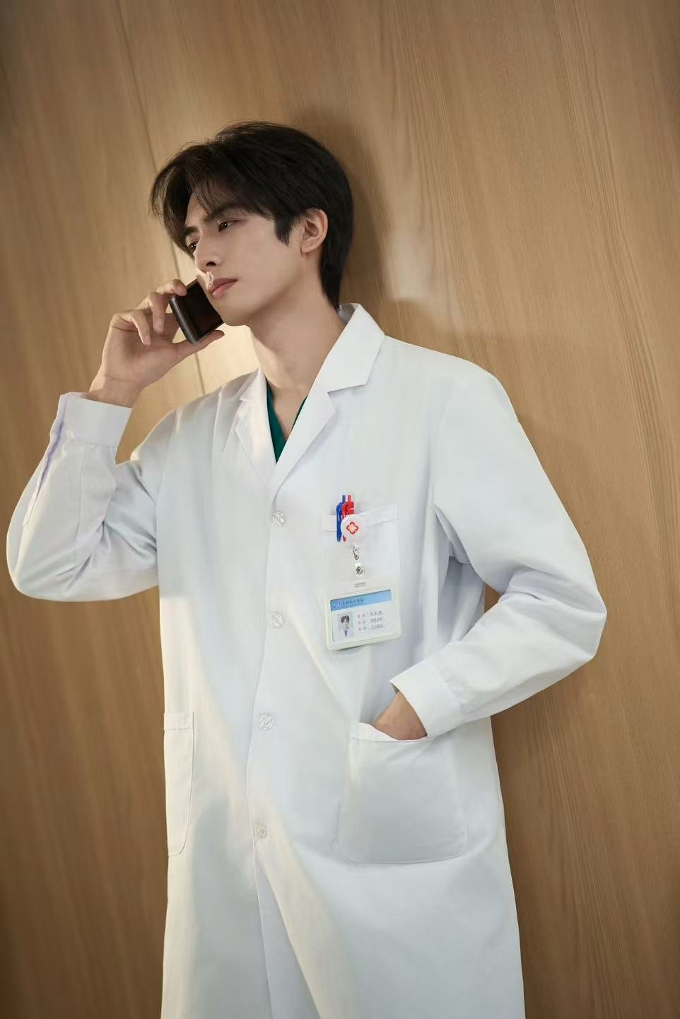 现偶 医生 林医生就这样帅到我！！！在现偶里，颜值即正义骄阳似我