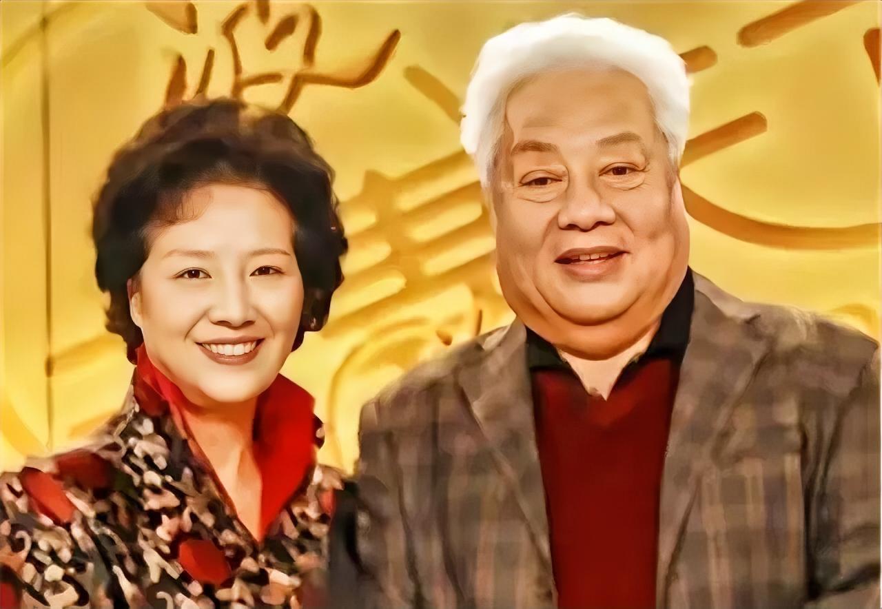 1961年，22岁朱龙广认识了小他8岁的吴惠芳，对她一见钟情。无奈，吴惠芳太小，