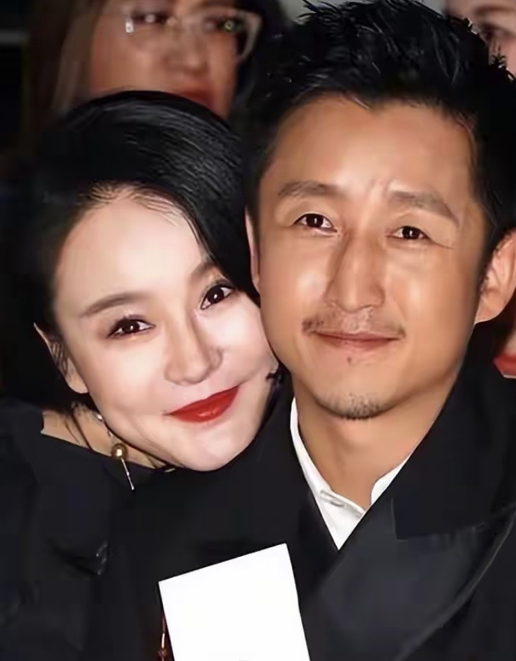 杜华劝邹市明去看病姐姐当家张泉灵问该把邹市明当病人还是正常人，杜华直接说“当病人