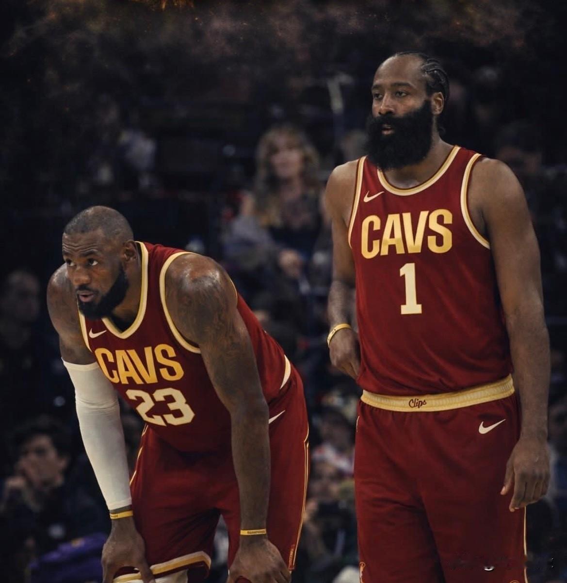 詹姆斯想搞一个载入历史的退役巡演，只有落叶归根投奔克城了，本来追求他的球队就不多